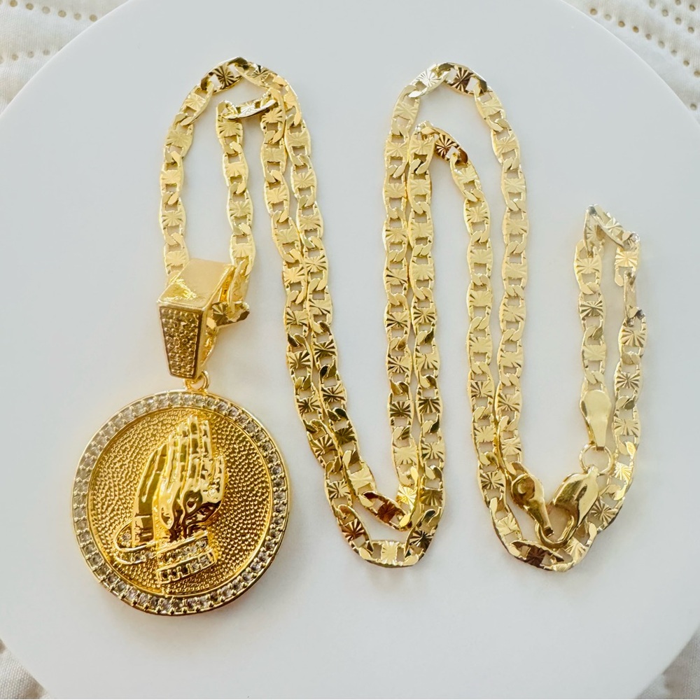 14K Gold Plated Praying hands necklace. New